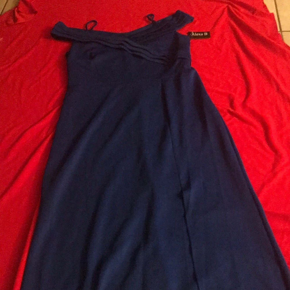 Women’s dress, size 18W, new with tags. Floor length women’s dress.